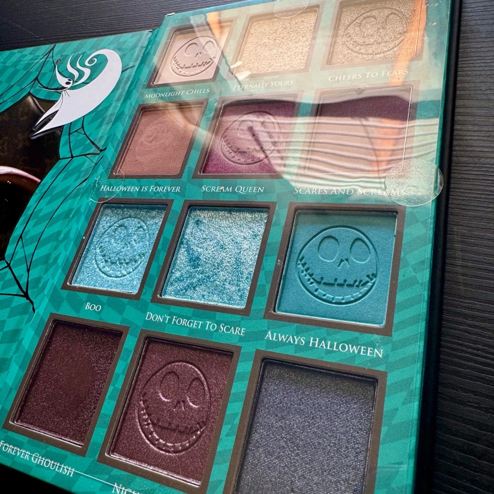 Eyeshadow palette - Picture 3 of 4